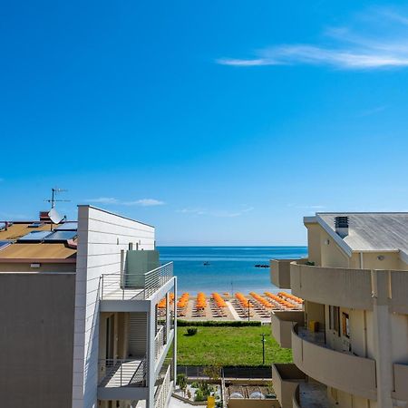Di Matteo Hotel Roseto Degli Abruzzi Exteriör bild