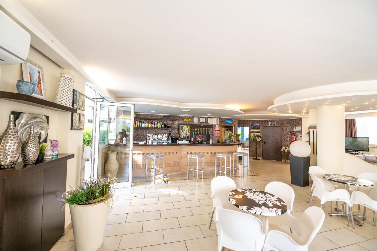 Di Matteo Hotel Roseto Degli Abruzzi Exteriör bild