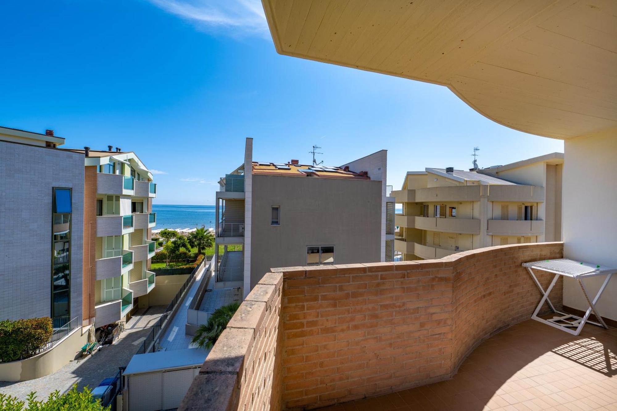 Di Matteo Hotel Roseto Degli Abruzzi Exteriör bild