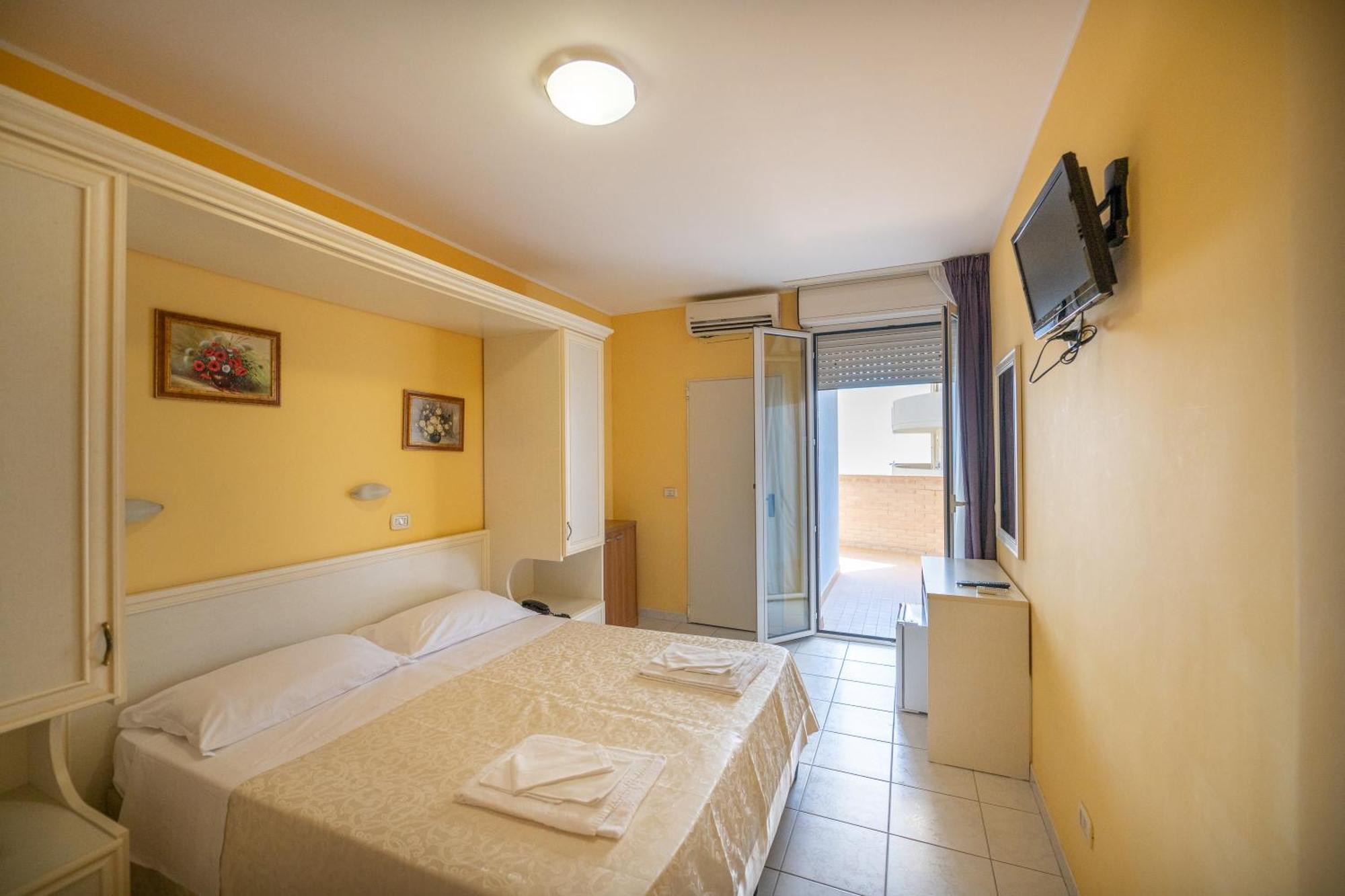 Di Matteo Hotel Roseto Degli Abruzzi Exteriör bild