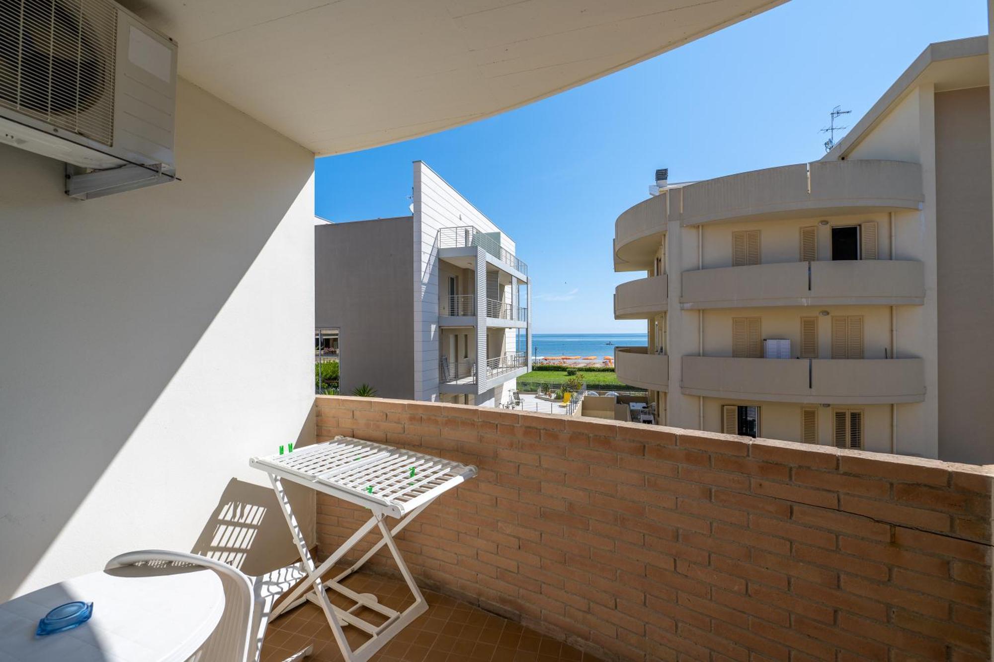 Di Matteo Hotel Roseto Degli Abruzzi Exteriör bild