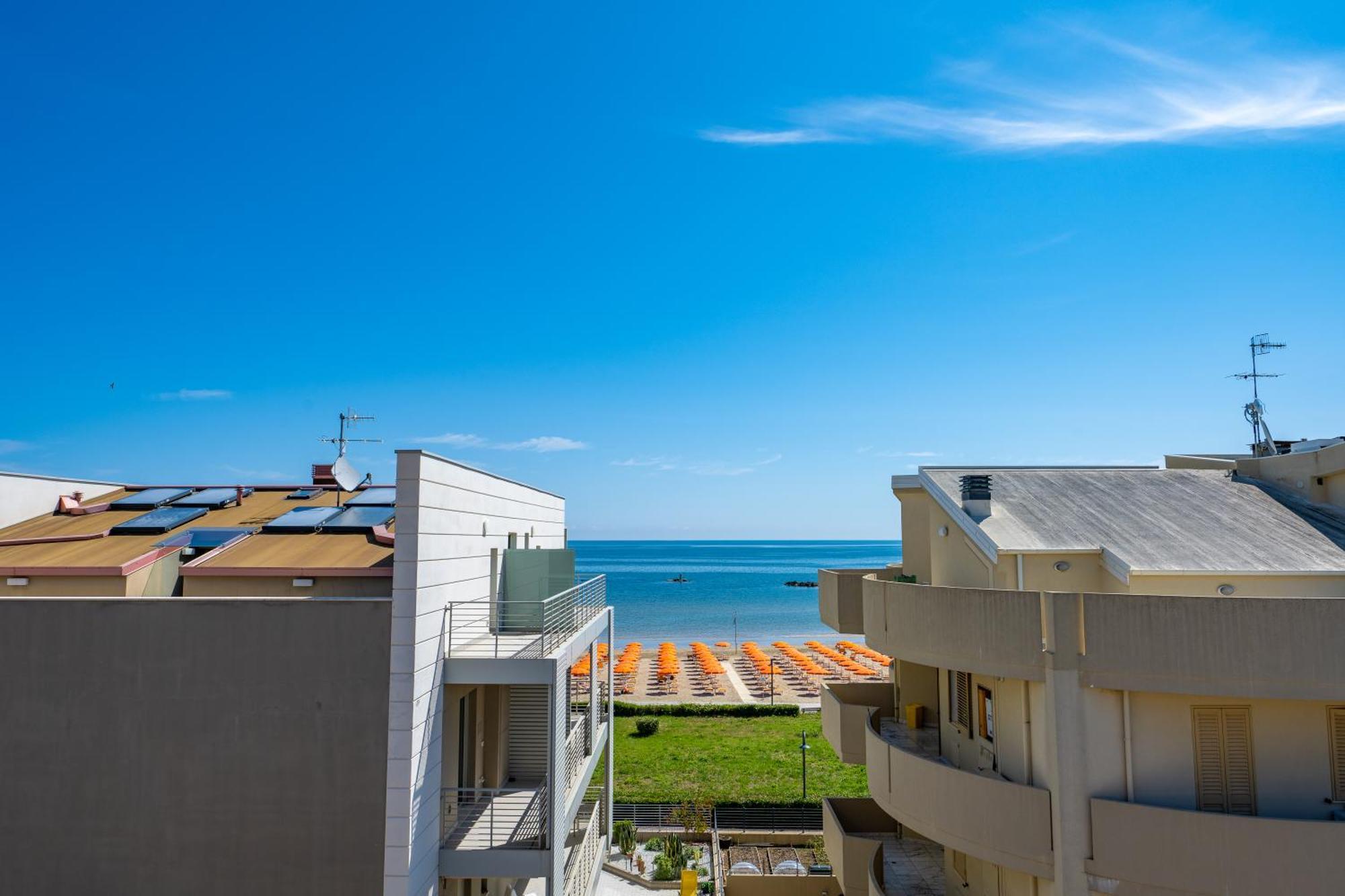 Di Matteo Hotel Roseto Degli Abruzzi Exteriör bild