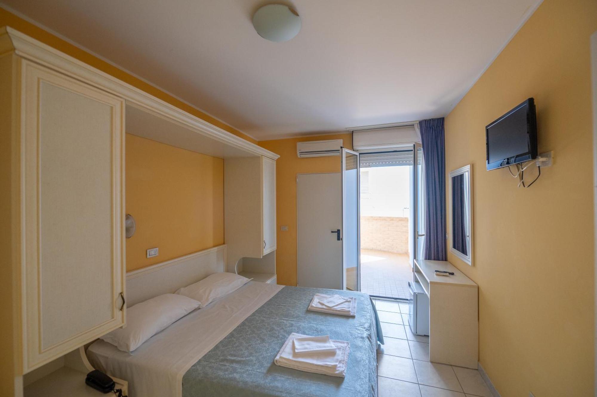 Di Matteo Hotel Roseto Degli Abruzzi Exteriör bild
