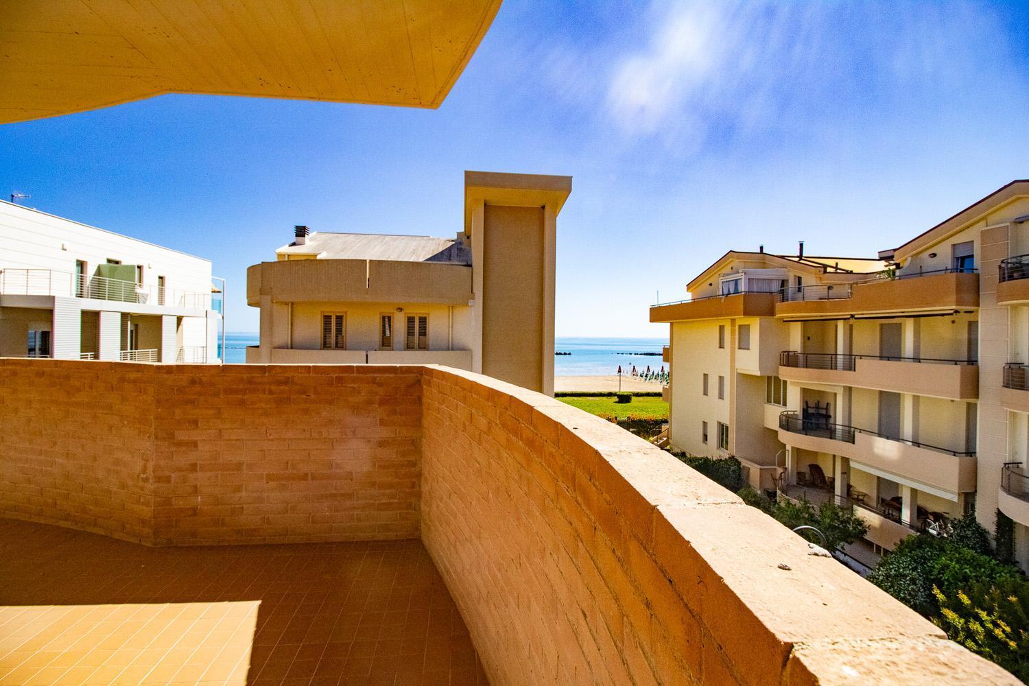 Di Matteo Hotel Roseto Degli Abruzzi Exteriör bild